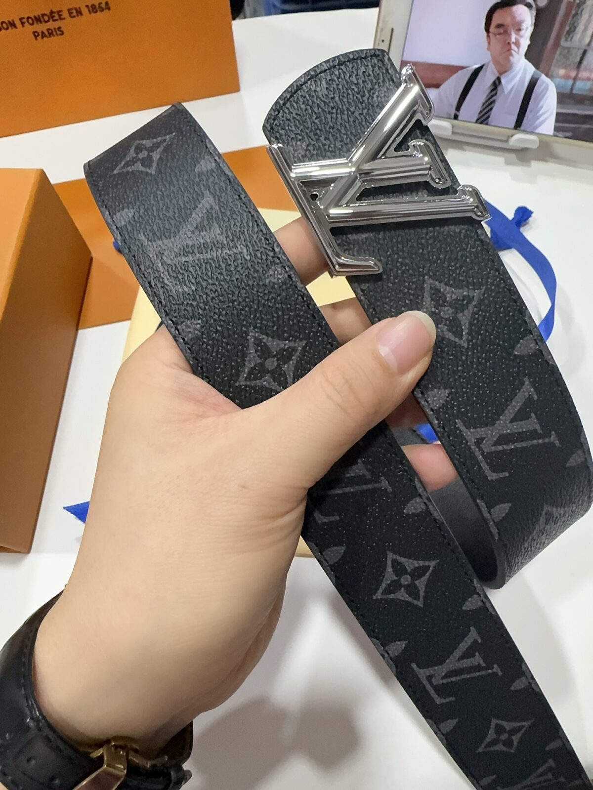 P145 LV（路易威登） 全套包装 40mm宽度 正品一体铸造五金钢扣，原厂皮料 双面原厂定制面料，可双面使用！区别市场货