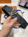 P145 LV（路易威登） 全套包装 40mm宽度 正品一体铸造五金钢扣，原厂皮料 双面原厂定制面料，可双面使用！区别市场货