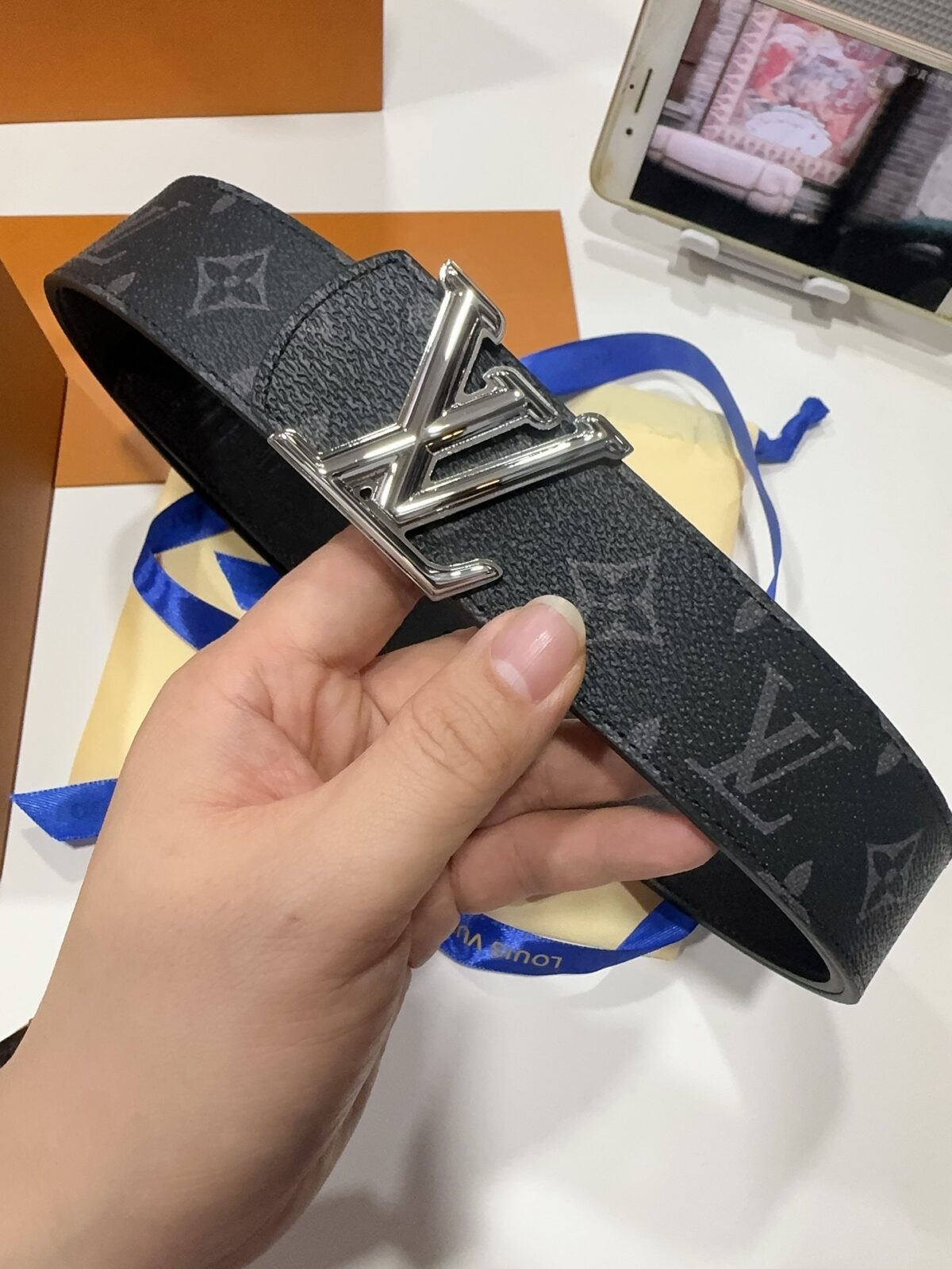 P145 LV（路易威登） 全套包装 40mm宽度 正品一体铸造五金钢扣，原厂皮料 双面原厂定制面料，可双面使用！区别市场货