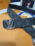 P145 LV（路易威登） 全套包装 40mm宽度 正品一体铸造五金钢扣，原厂皮料 双面原厂定制面料，可双面使用！区别市场货