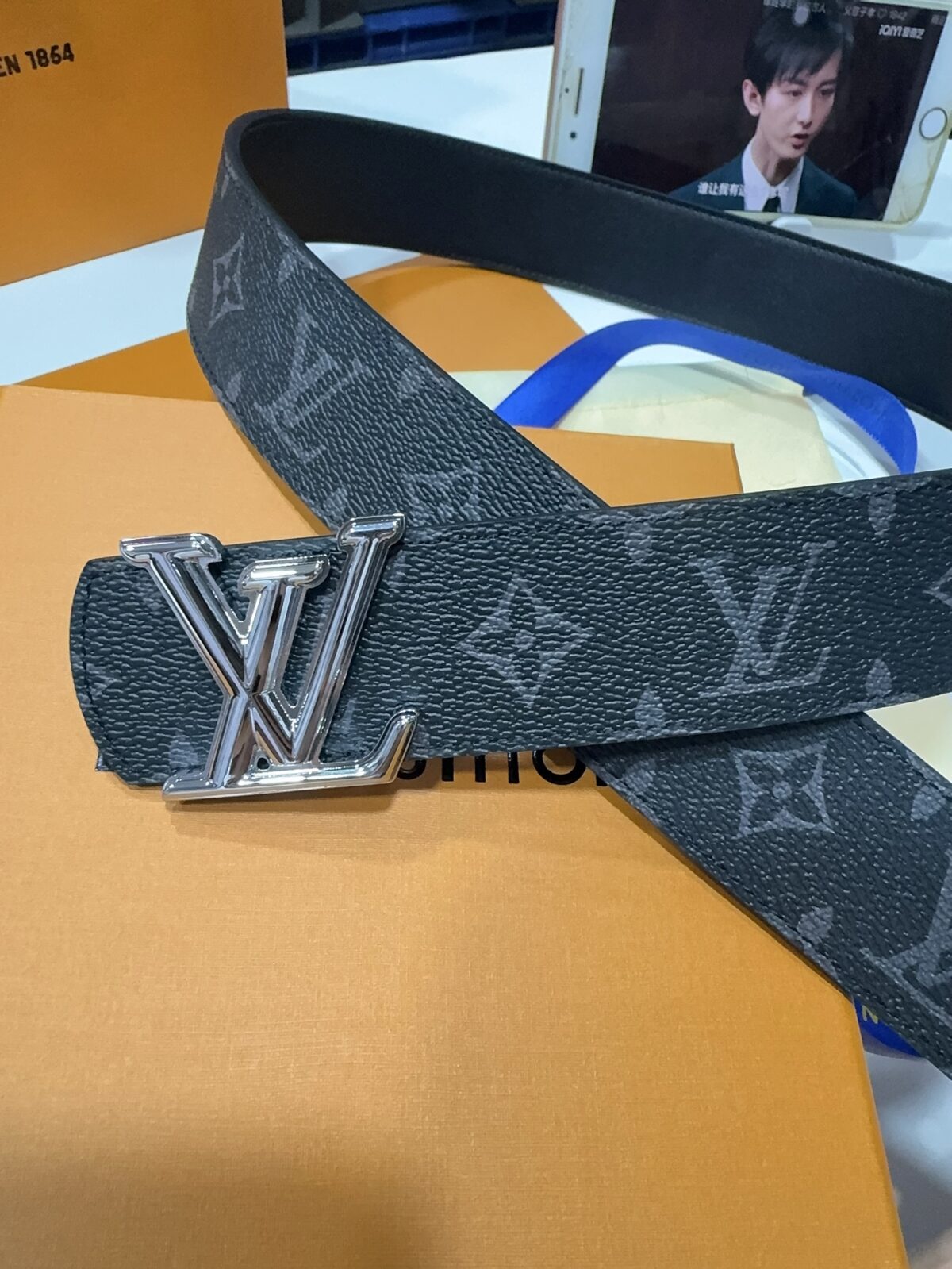 P145 LV（路易威登） 全套包装 40mm宽度 正品一体铸造五金钢扣，原厂皮料 双面原厂定制面料，可双面使用！区别市场货