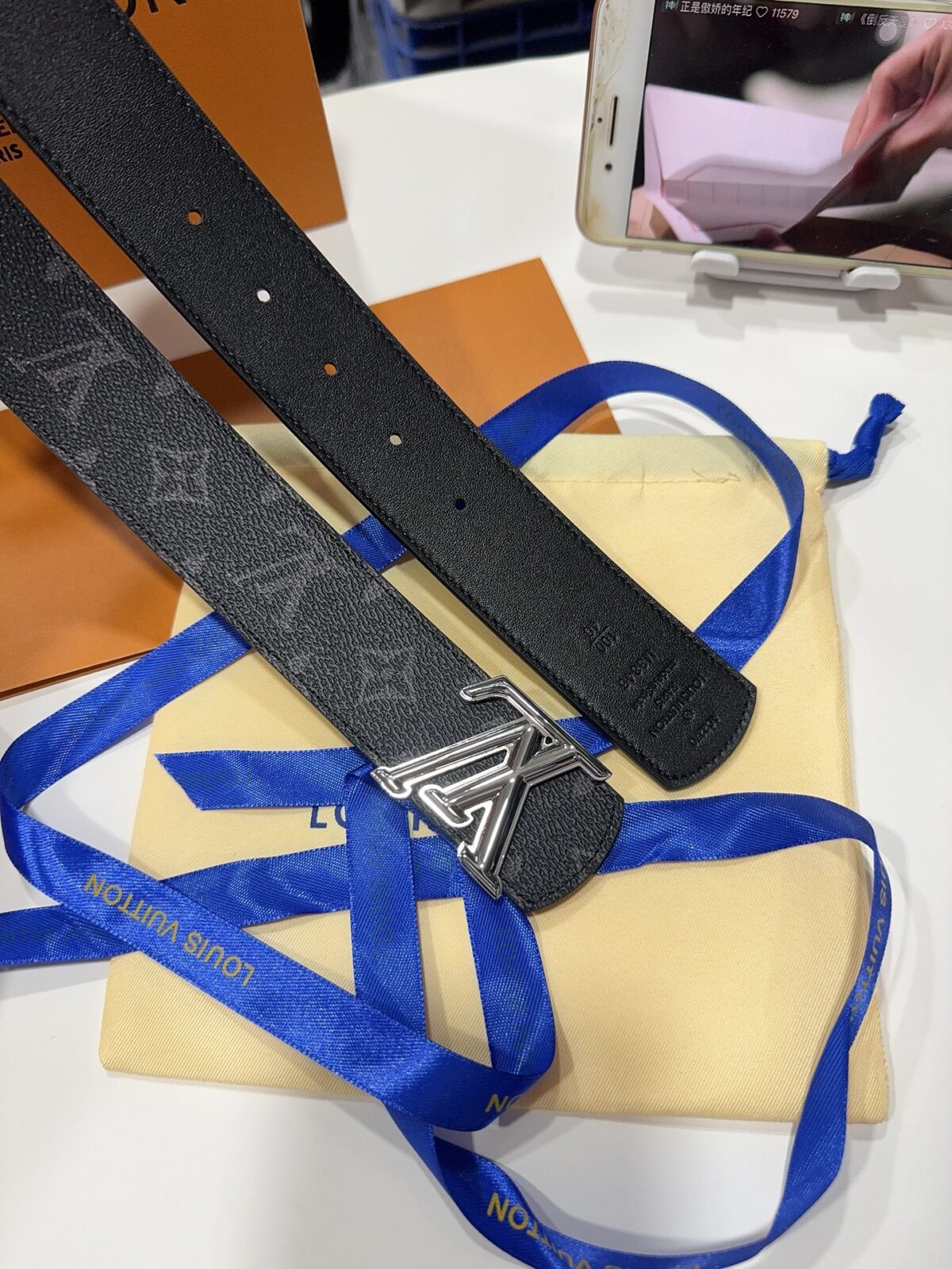 P145 LV（路易威登） 全套包装 40mm宽度 正品一体铸造五金钢扣，原厂皮料 双面原厂定制面料，可双面使用！区别市场货