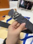 P145 LV（路易威登） 全套包装 40mm宽度 正品一体铸造五金钢扣，原厂皮料 双面原厂定制面料，可双面使用！区别市场货