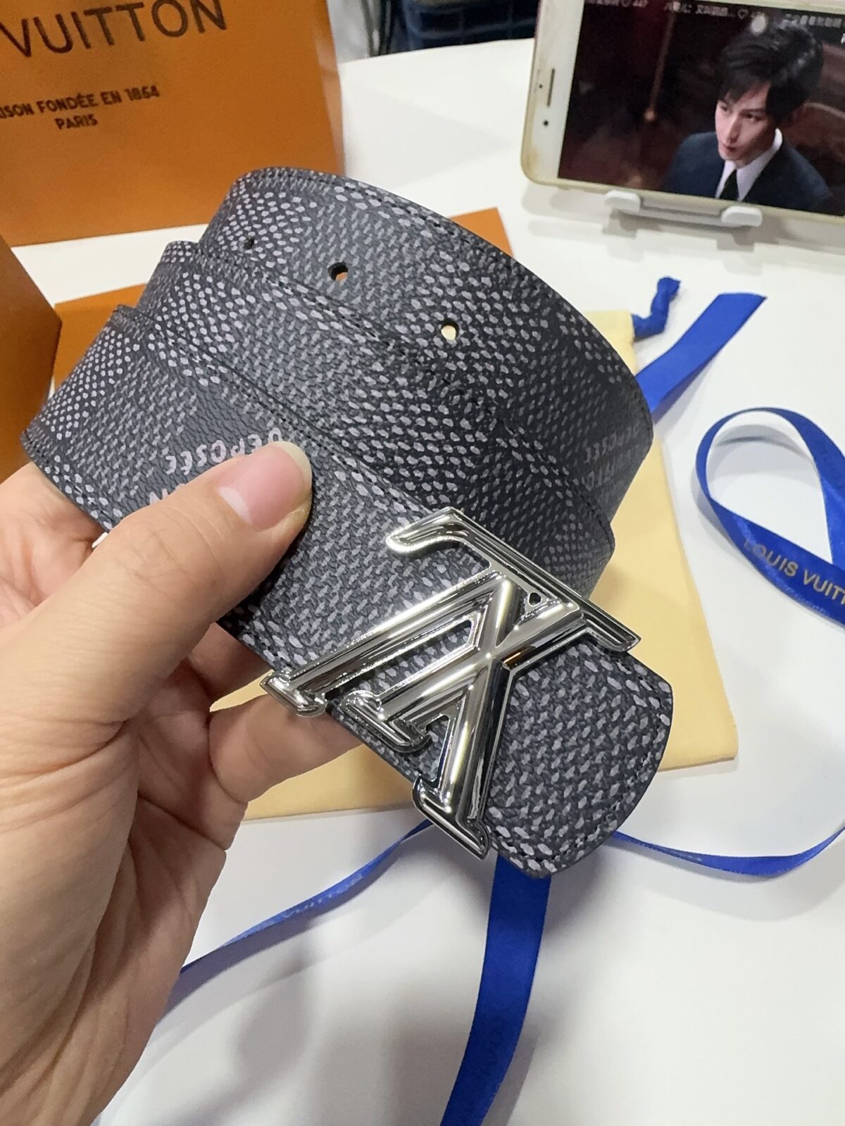 P145 LV（路易威登） 全套包装 40mm宽度 正品一体铸造五金钢扣，原厂皮料 双面原厂定制面料，可双面使用！区别市场货