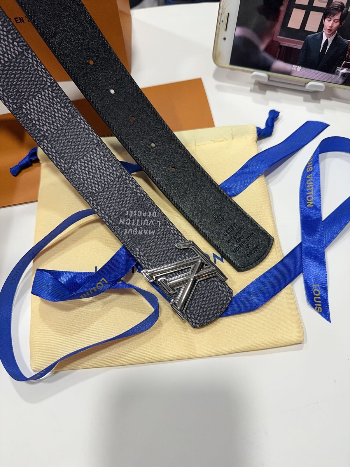 P145 LV（路易威登） 全套包装 40mm宽度 正品一体铸造五金钢扣，原厂皮料 双面原厂定制面料，可双面使用！区别市场货