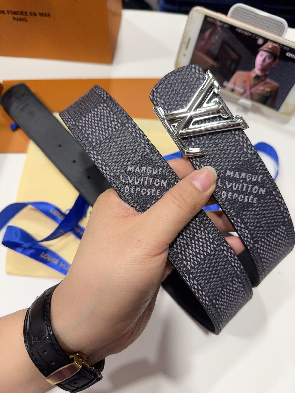 P145 LV（路易威登） 全套包装 40mm宽度 正品一体铸造五金钢扣，原厂皮料 双面原厂定制面料，可双面使用！区别市场货