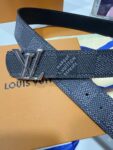 P145 LV（路易威登） 全套包装 40mm宽度 正品一体铸造五金钢扣，原厂皮料 双面原厂定制面料，可双面使用！区别市场货