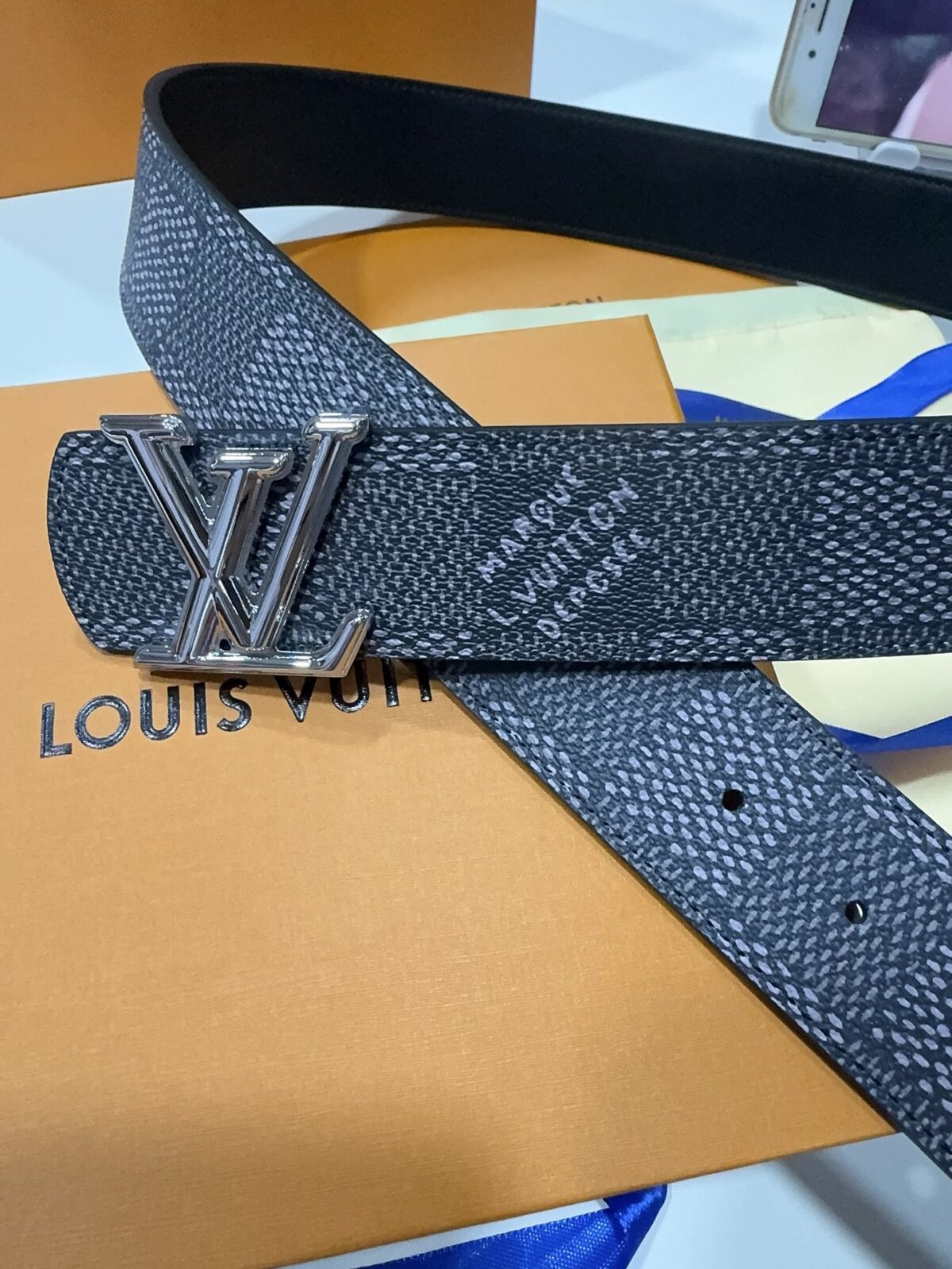 P145 LV（路易威登） 全套包装 40mm宽度 正品一体铸造五金钢扣，原厂皮料 双面原厂定制面料，可双面使用！区别市场货