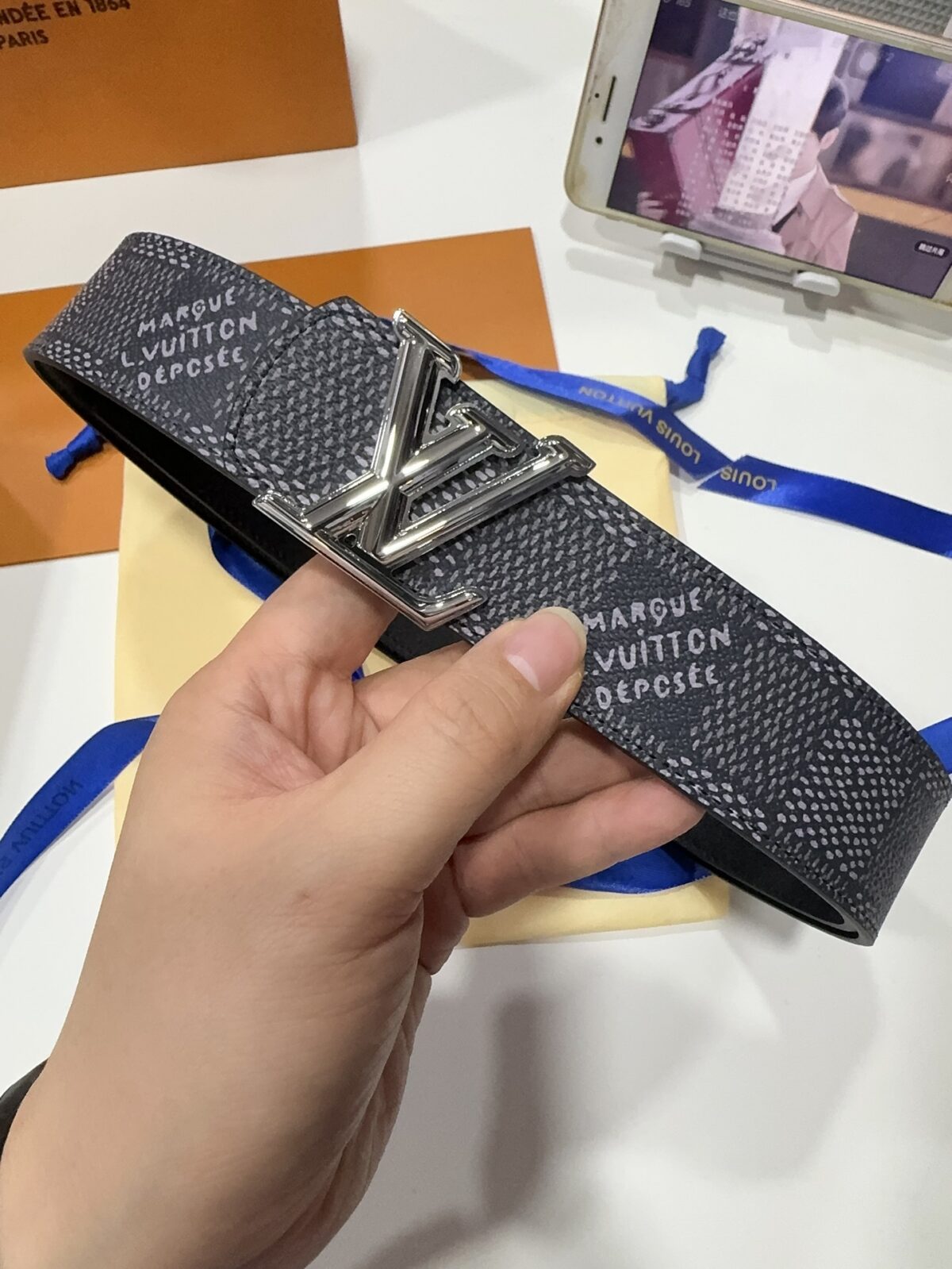 P145 LV（路易威登） 全套包装 40mm宽度 正品一体铸造五金钢扣，原厂皮料 双面原厂定制面料，可双面使用！区别市场货