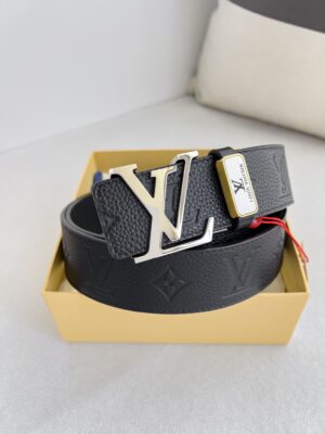 包装： 如图专柜包装NFC吊牌，赠送打孔器，原版电子票，宽度3.8cm