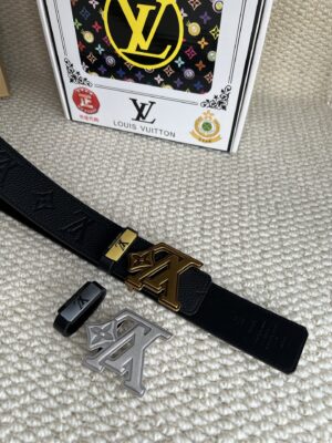 材质：原单牛皮腰带 百分百头层牛皮腰带✨保证真皮钢扣，专柜原单品质、做工精细，时尚大牌，送人自用首选