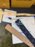 P120 腰带皮带 LV 经典款 沙底 路易 CM 特别设计风格 简单大方 品质无须置疑 懂貨入 配全套包装礼盒🎁
