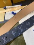 P120 腰带皮带 LV 经典款 沙底 路易 CM 特别设计风格 简单大方 品质无须置疑 懂貨入 配全套包装礼盒🎁