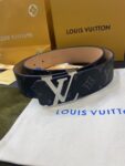 P120 腰带皮带 LV 经典款 沙底 路易 CM 特别设计风格 简单大方 品质无须置疑 懂貨入 配全套包装礼盒🎁