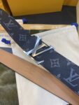P120 腰带皮带 LV 经典款 沙底 路易 CM 特别设计风格 简单大方 品质无须置疑 懂貨入 配全套包装礼盒🎁