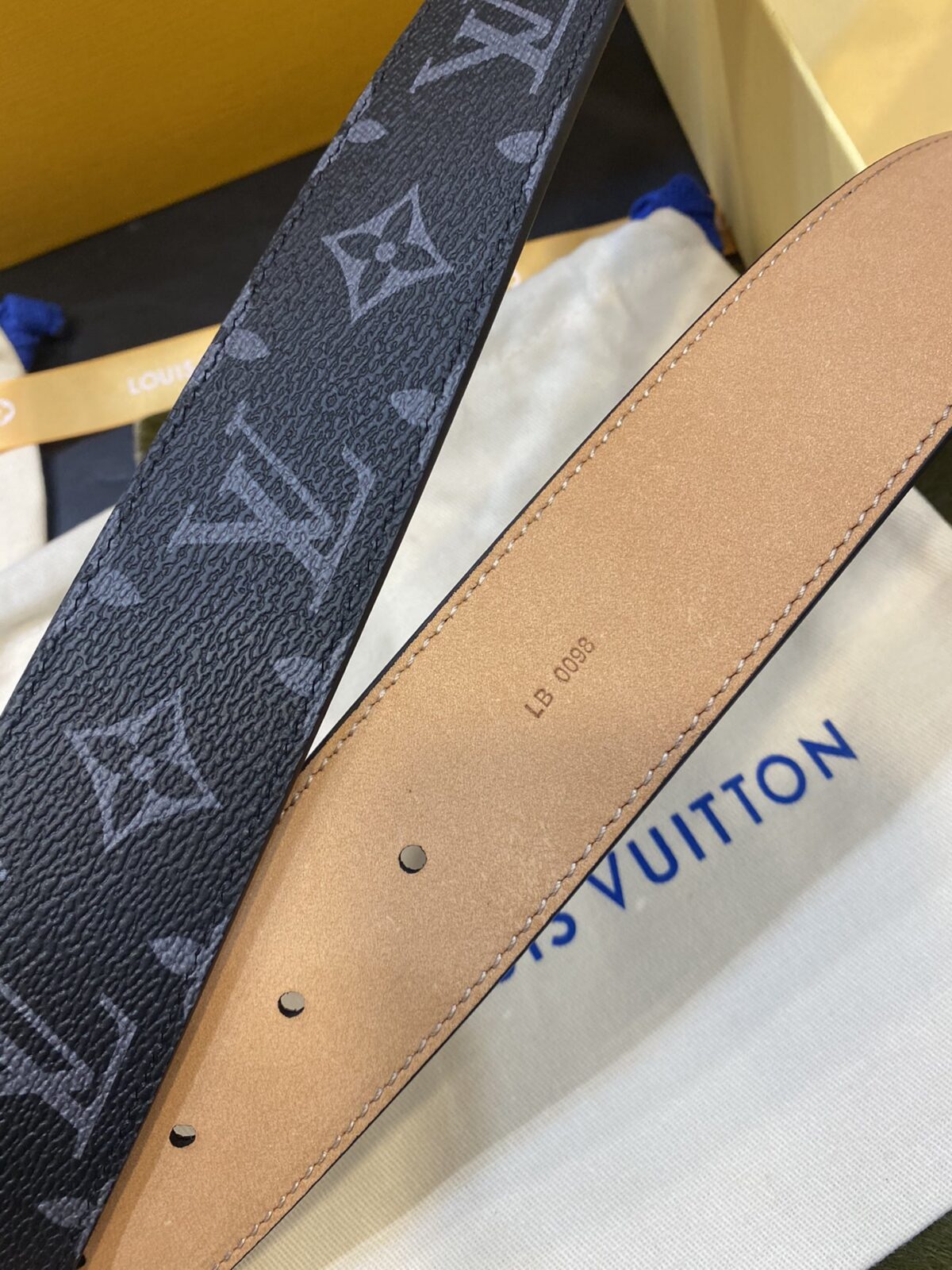 P120 腰带皮带 LV 经典款 沙底 路易 CM 特别设计风格 简单大方 品质无须置疑 懂貨入 配全套包装礼盒🎁