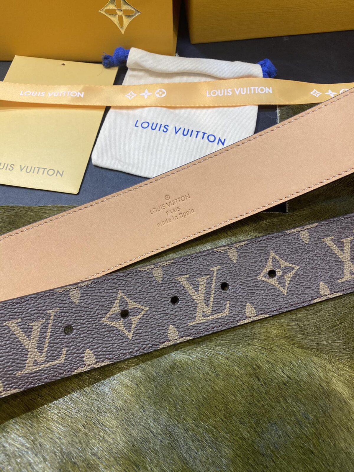 P120 腰带皮带 LV 经典款 沙底 路易 CM 特别设计风格 简单大方 品质无须置疑 懂貨入 配全套包装礼盒🎁