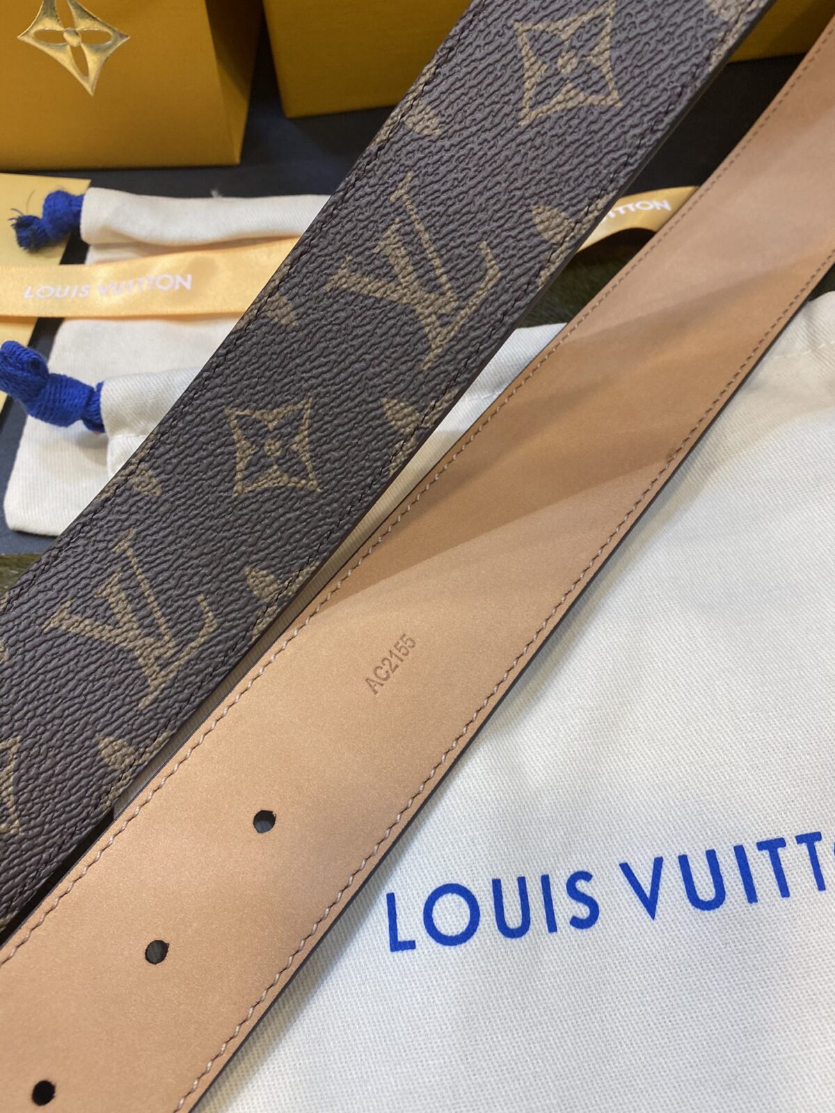 P120 腰带皮带 LV 经典款 沙底 路易 CM 特别设计风格 简单大方 品质无须置疑 懂貨入 配全套包装礼盒🎁