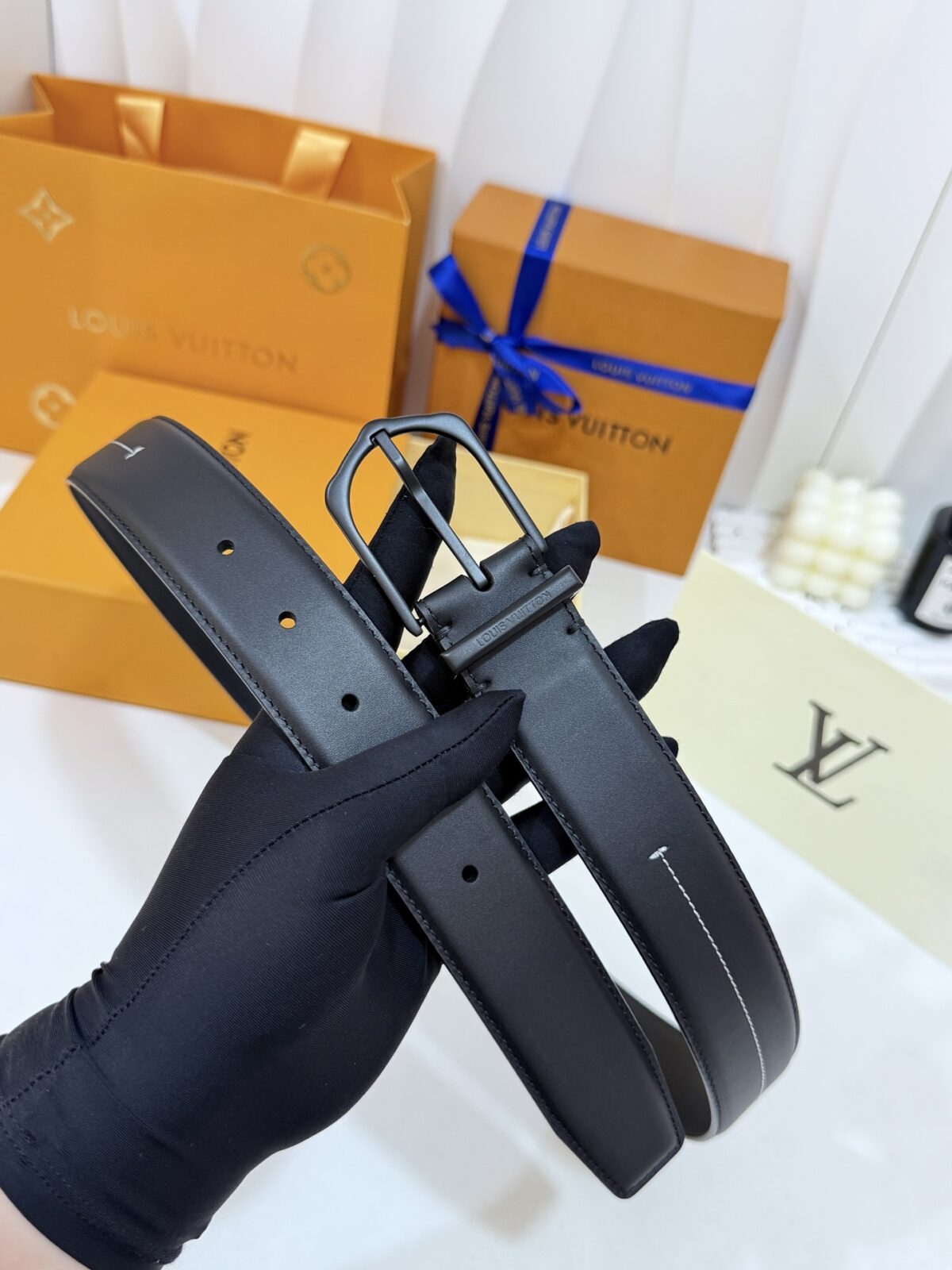 P155 LV商务针扣全皮皮带｜35mm经典宽度 甄选细腻平滑头层牛皮带身，走线工整利落，手感温润扎实 烤黑简约品牌针式扣头，大气内敛，适配通勤正装休闲穿搭✨