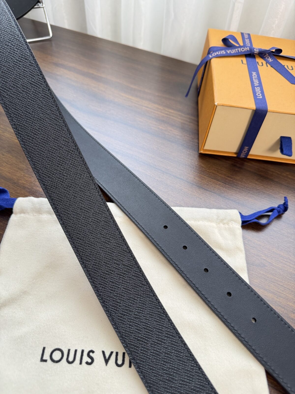 Louis Vuitton LV腰带 手掌纹系列 原厂五金 精致手工绘边 柔软舒适 宽