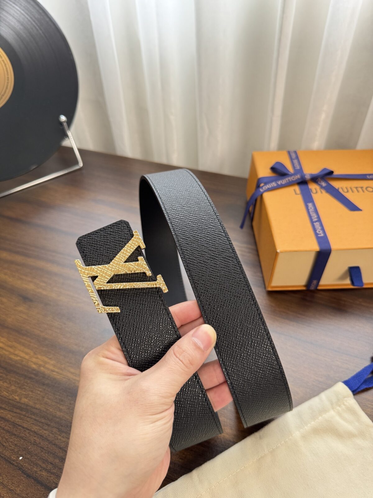 Louis Vuitton LV腰带 手掌纹系列 原厂五金 精致手工绘边 柔软舒适 宽