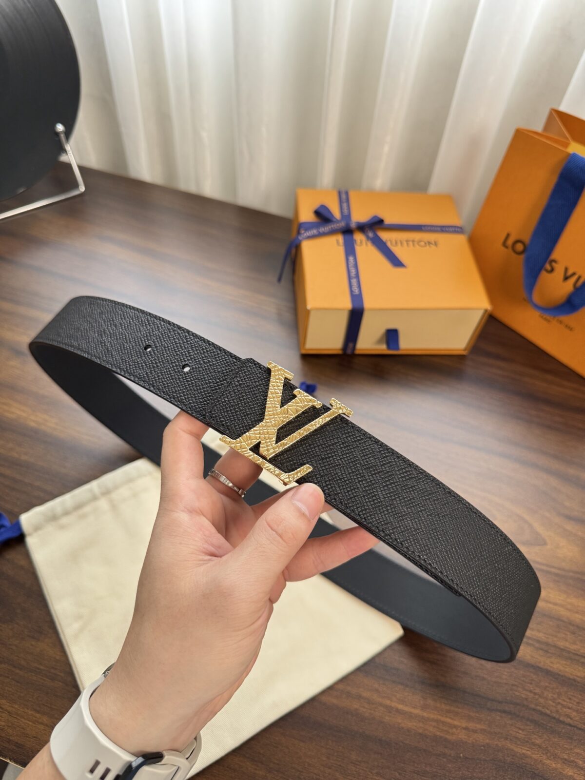 Louis Vuitton LV腰带 手掌纹系列 原厂五金 精致手工绘边 柔软舒适 宽