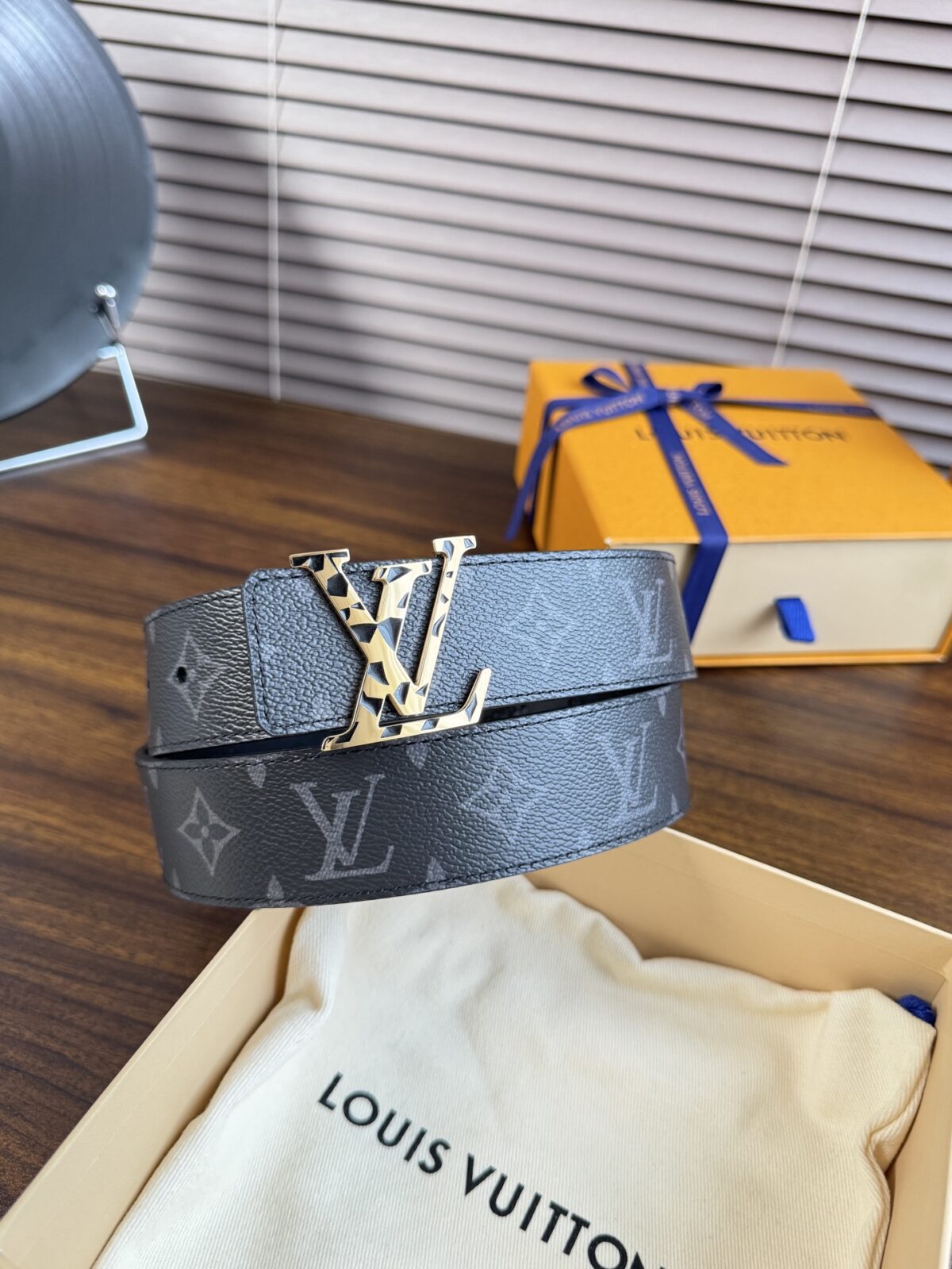 Louis Vuitton LV腰带 flower皮底系列 原厂五金 精致手工绘边 柔软舒适 宽