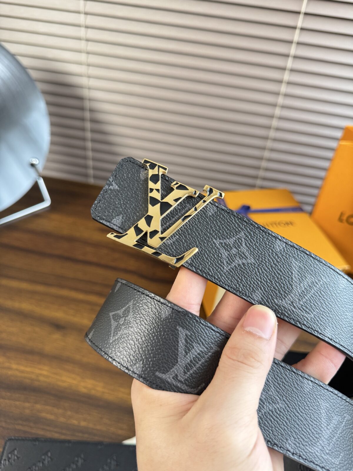 Louis Vuitton LV腰带 flower皮底系列 原厂五金 精致手工绘边 柔软舒适 宽