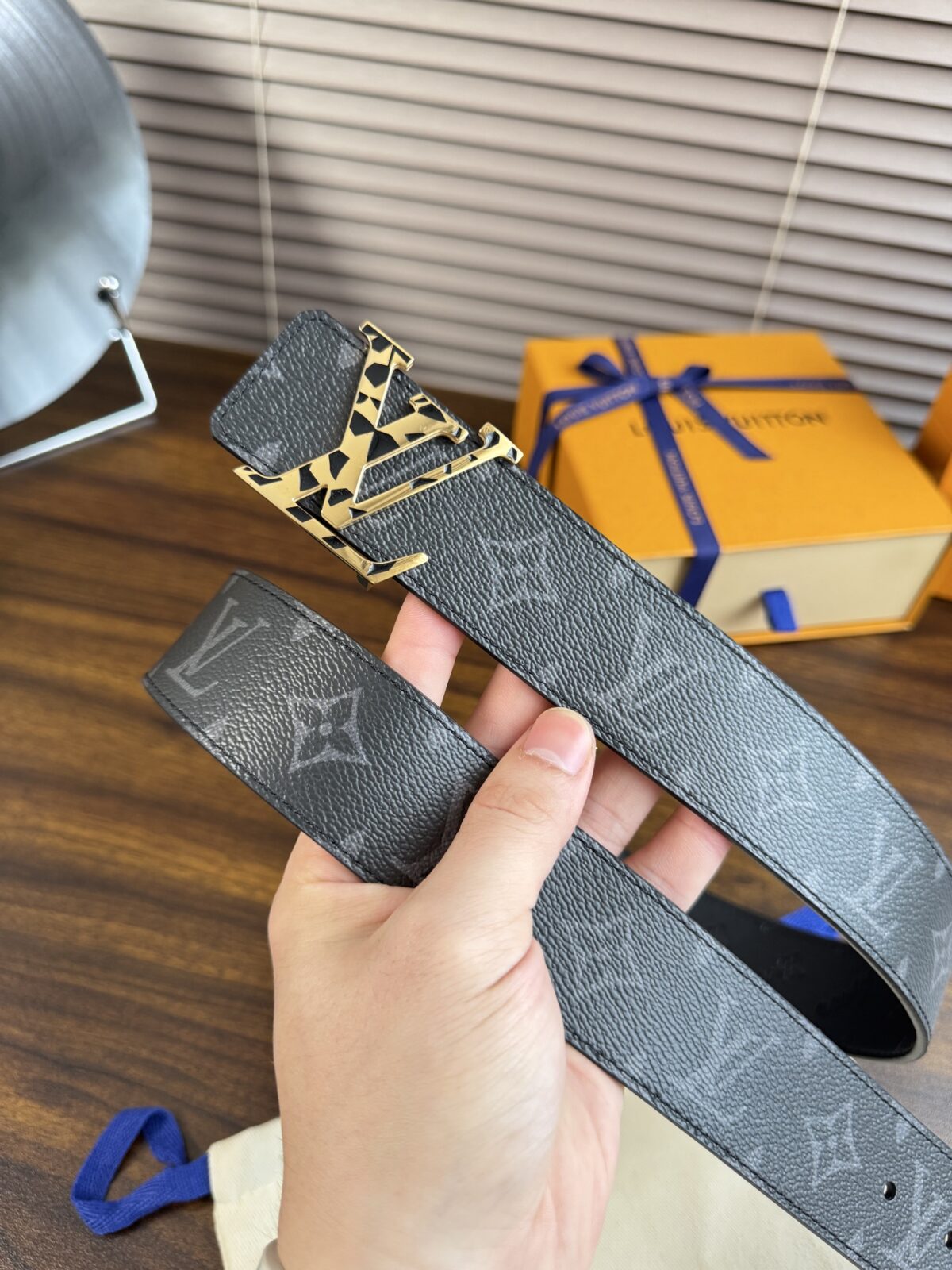 Louis Vuitton LV腰带 flower皮底系列 原厂五金 精致手工绘边 柔软舒适 宽
