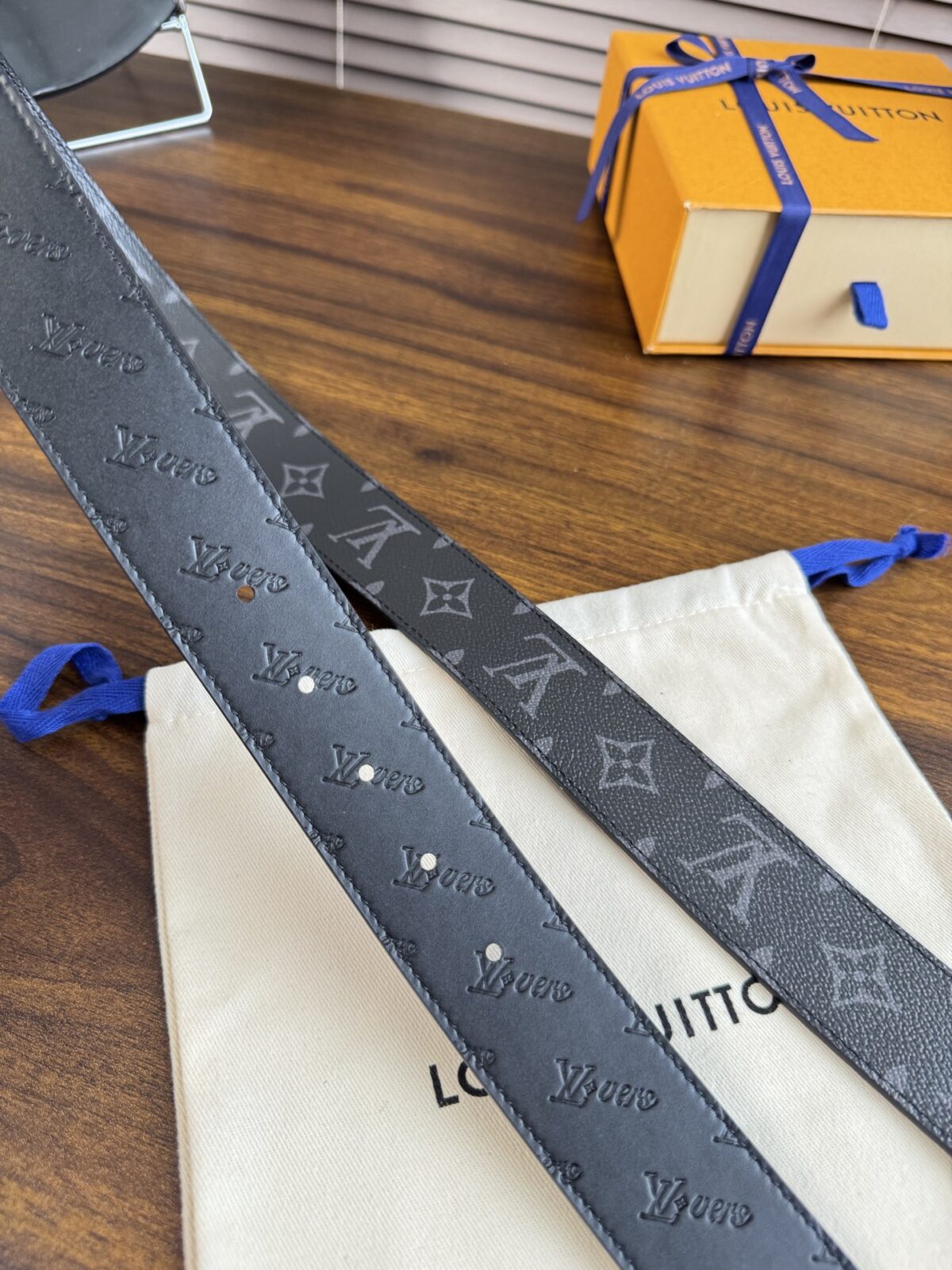 Louis Vuitton LV腰带 flower皮底系列 原厂五金 精致手工绘边 柔软舒适 宽