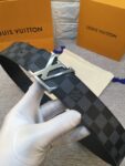 P120 ：配送专柜全套礼盒包装🎁。 lv：此款腰带采用双面设计，一侧为风格休闲的Damier，另一侧为头层小牛皮底，搭配原单刚扣，原产皮料定制，专柜宽度4:0