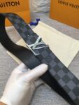 P120 ：配送专柜全套礼盒包装🎁。 lv：此款腰带采用双面设计，一侧为风格休闲的Damier，另一侧为头层小牛皮底，搭配原单刚扣，原产皮料定制，专柜宽度4:0