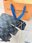 P125 LV 4.0cm黑灰棋盘格腰带，Damier石墨灰格纹低调沉稳有质感，精品钢扣精致高级，4.0cm宽版气场拉满，内侧黑色牛皮衬里，商务休闲两不误，低调型男必备