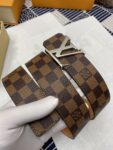 LOUIS VUITTON）正版开模 此款腰带双面采用意大利原厂定制进口牛皮带身 精密电镀标志性五金搭扣 对版专柜足宽4.0mm