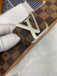 LOUIS VUITTON）正版开模 此款腰带双面采用意大利原厂定制进口牛皮带身 精密电镀标志性五金搭扣 对版专柜足宽4.0mm