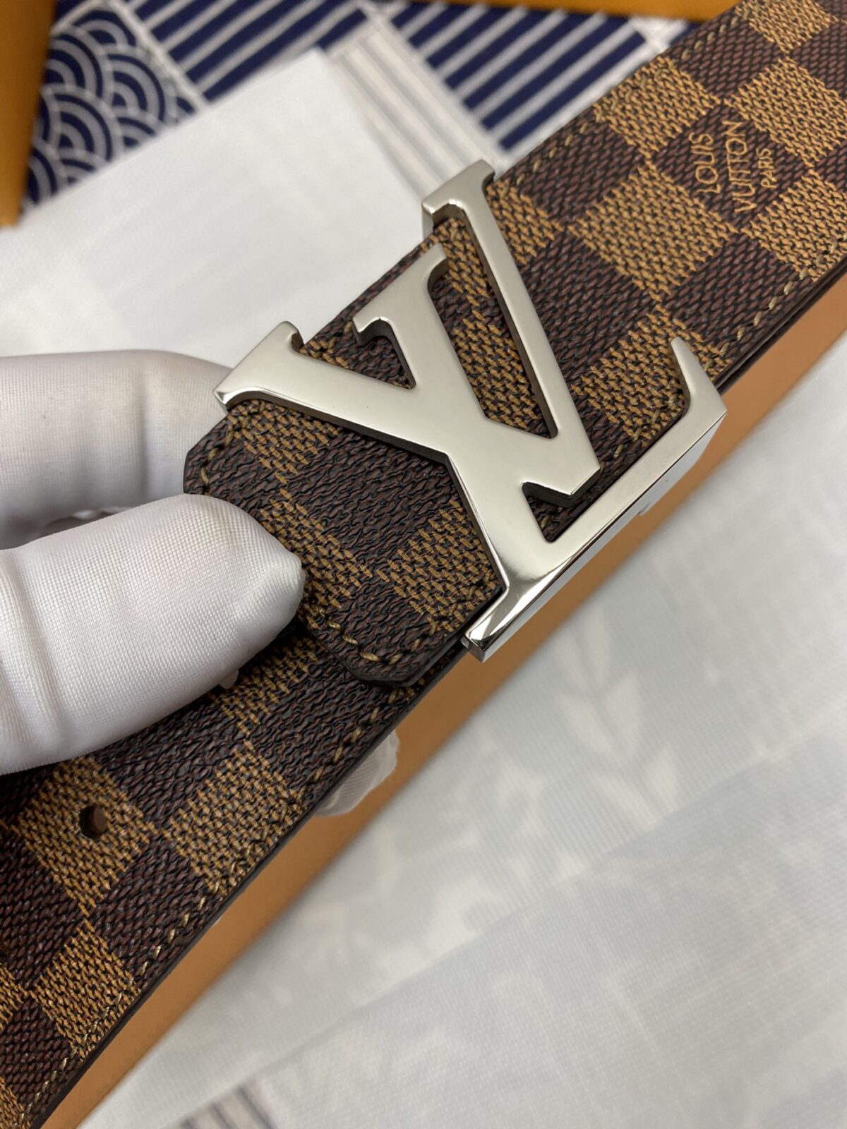 LOUIS VUITTON）正版开模 此款腰带双面采用意大利原厂定制进口牛皮带身 精密电镀标志性五金搭扣 对版专柜足宽4.0mm