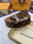 LOUIS VUITTON）正版开模 此款腰带双面采用意大利原厂定制进口牛皮带身 精密电镀标志性五金搭扣 对版专柜足宽4.0mm