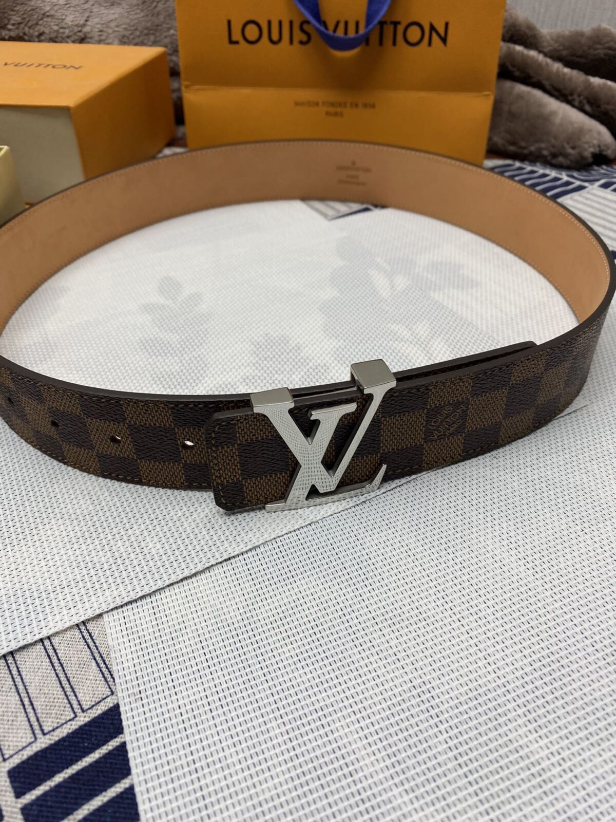 LOUIS VUITTON）正版开模 此款腰带双面采用意大利原厂定制进口牛皮带身 精密电镀标志性五金搭扣 对版专柜足宽4.0mm