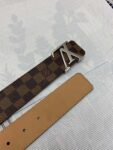 LOUIS VUITTON）正版开模 此款腰带双面采用意大利原厂定制进口牛皮带身 精密电镀标志性五金搭扣 对版专柜足宽4.0mm
