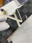 LOUIS VUITTON）正版开模 此款腰带双面采用意大利原厂定制进口牛皮带身 精密电镀标志性五金搭扣 对版专柜足宽4.0mm
