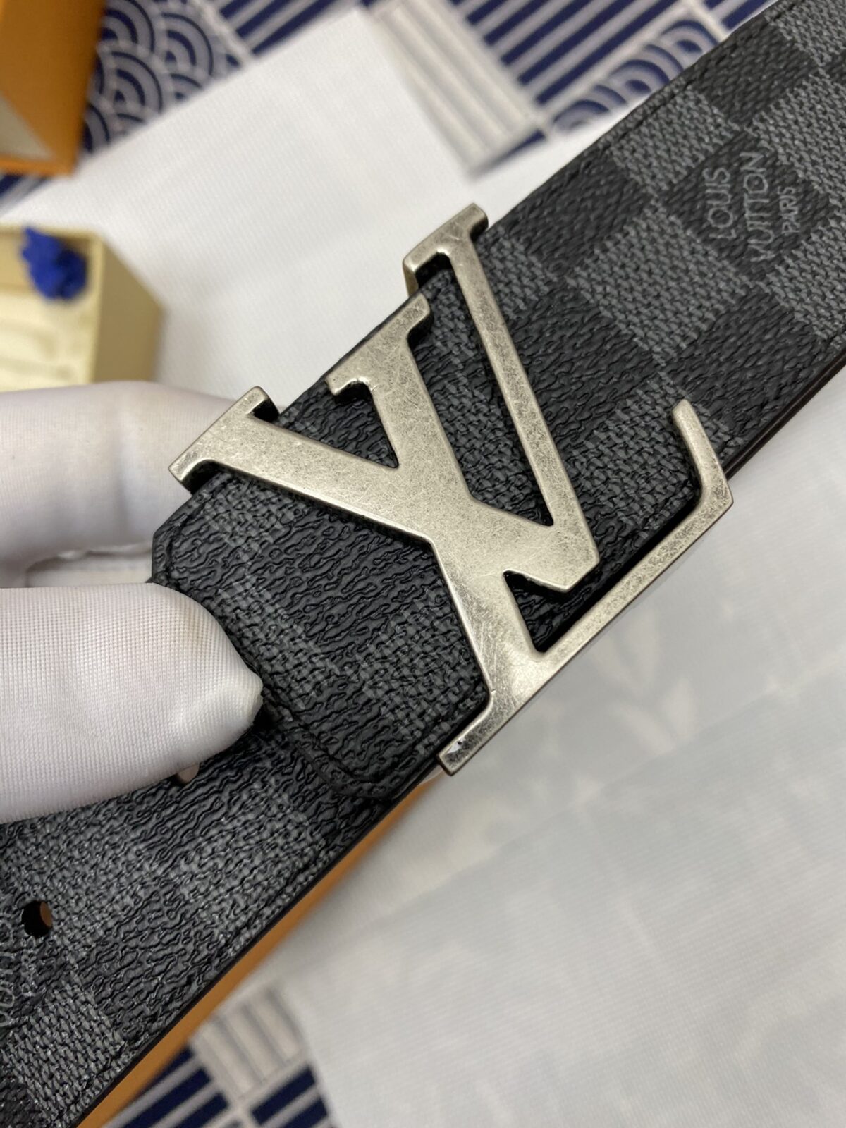 LOUIS VUITTON）正版开模 此款腰带双面采用意大利原厂定制进口牛皮带身 精密电镀标志性五金搭扣 对版专柜足宽4.0mm