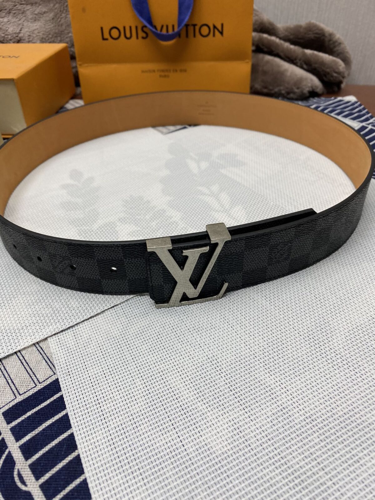 LOUIS VUITTON）正版开模 此款腰带双面采用意大利原厂定制进口牛皮带身 精密电镀标志性五金搭扣 对版专柜足宽4.0mm