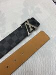 LOUIS VUITTON）正版开模 此款腰带双面采用意大利原厂定制进口牛皮带身 精密电镀标志性五金搭扣 对版专柜足宽4.0mm