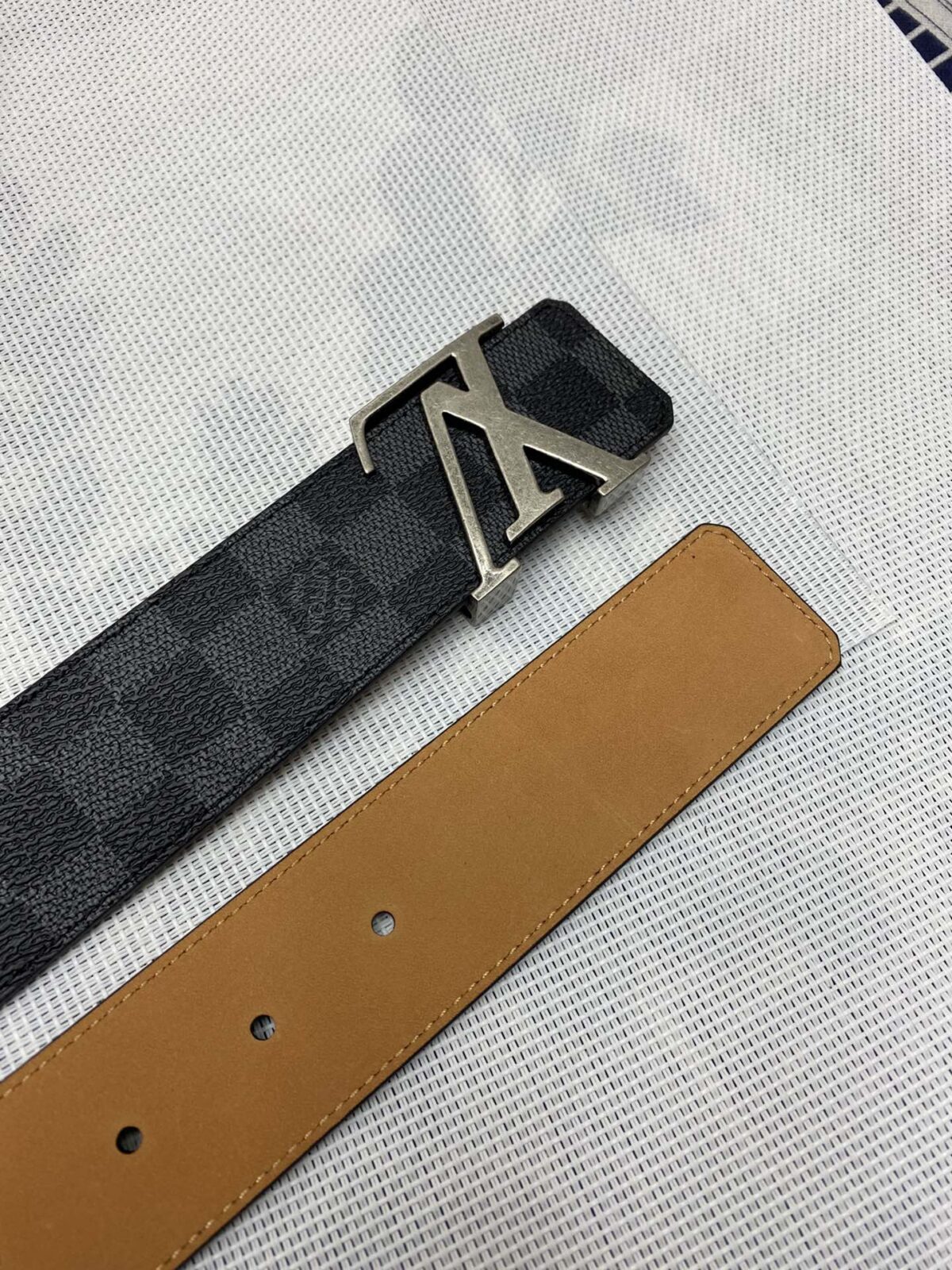 LOUIS VUITTON）正版开模 此款腰带双面采用意大利原厂定制进口牛皮带身 精密电镀标志性五金搭扣 对版专柜足宽4.0mm