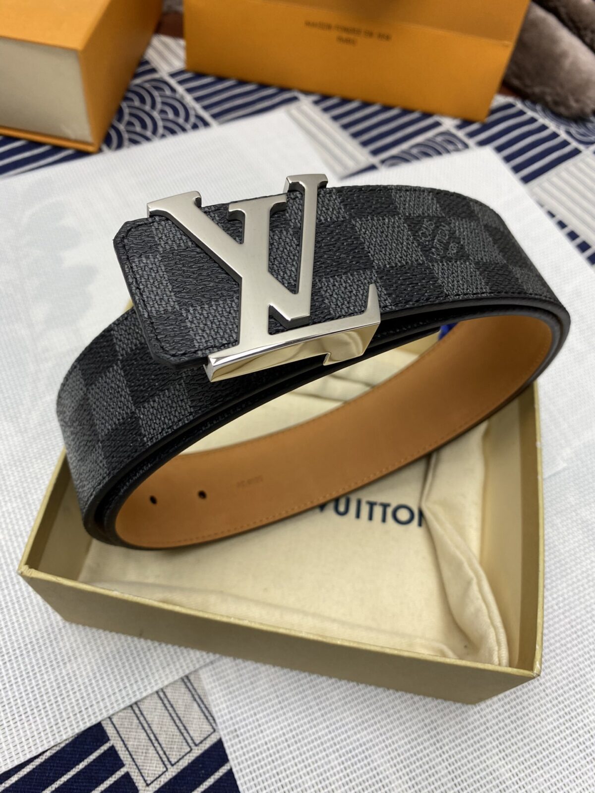 LOUIS VUITTON）正版开模 此款腰带双面采用意大利原厂定制进口牛皮带身 精密电镀标志性五金搭扣 对版专柜足宽4.0mm