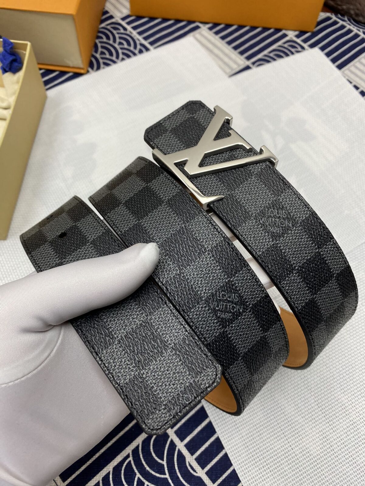 LOUIS VUITTON）正版开模 此款腰带双面采用意大利原厂定制进口牛皮带身 精密电镀标志性五金搭扣 对版专柜足宽4.0mm