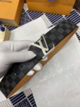 LOUIS VUITTON）正版开模 此款腰带双面采用意大利原厂定制进口牛皮带身 精密电镀标志性五金搭扣 对版专柜足宽4.0mm