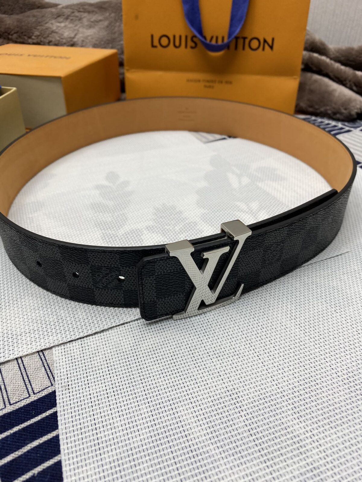 LOUIS VUITTON）正版开模 此款腰带双面采用意大利原厂定制进口牛皮带身 精密电镀标志性五金搭扣 对版专柜足宽4.0mm