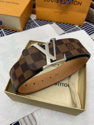 LOUIS VUITTON）正版开模 此款腰带双面采用意大利原厂定制进口牛皮带身 精密电镀标志性五金搭扣 对版专柜足宽4.0mm