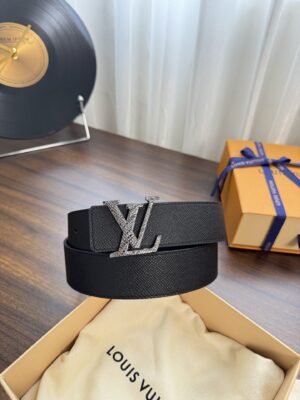 Louis Vuitton LV腰带 手掌纹系列 原厂五金 精致手工绘边 柔软舒适 宽